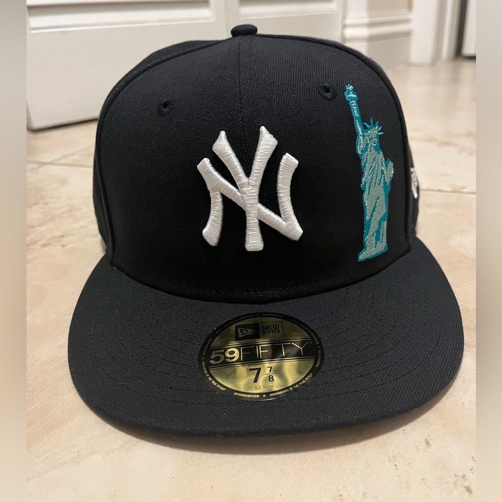 Men's New York Yankees New Era Navy Local Icon 59FIFTY Fitted Hat